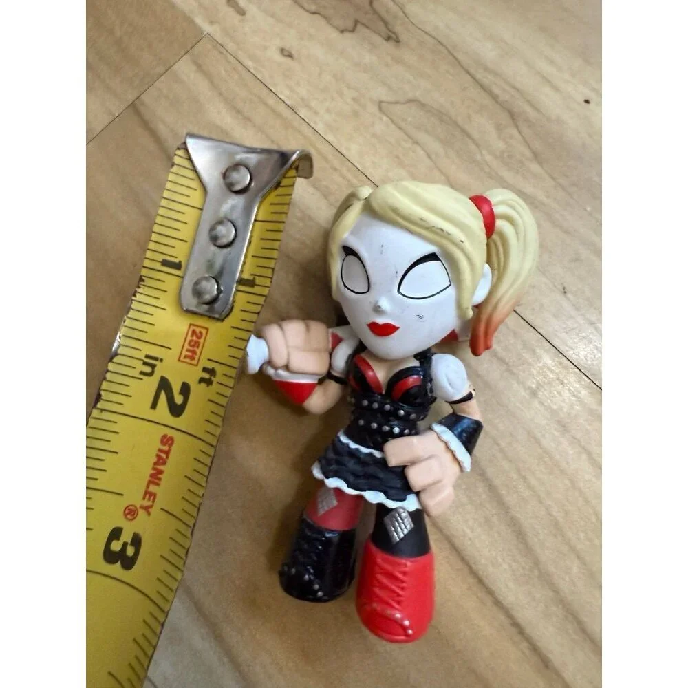 Funko Harley Quinn Vinyl Figure (2015) - Picture 4 of 8